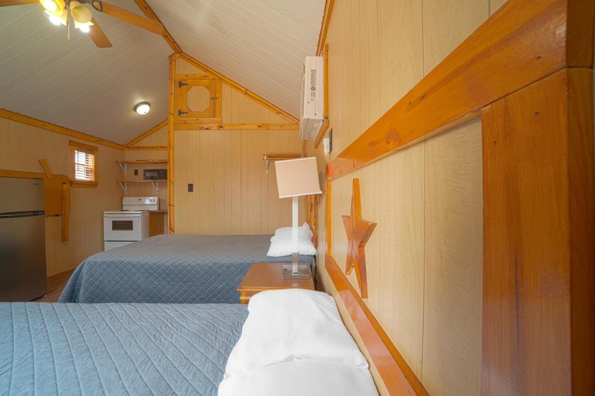 Tilden Grand Eagle Ford Lodge & Rv Park מראה חיצוני תמונה