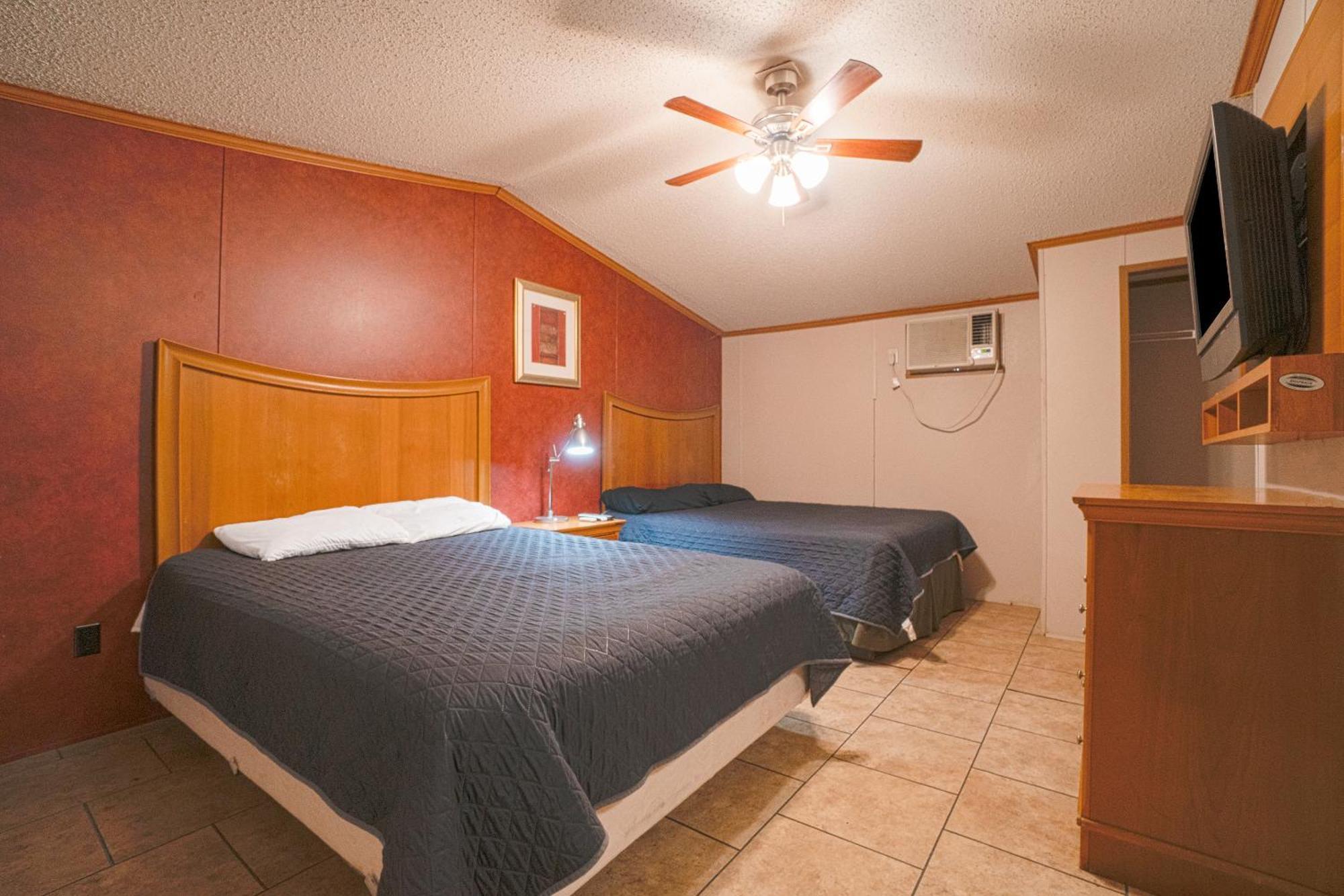 Tilden Grand Eagle Ford Lodge & Rv Park מראה חיצוני תמונה