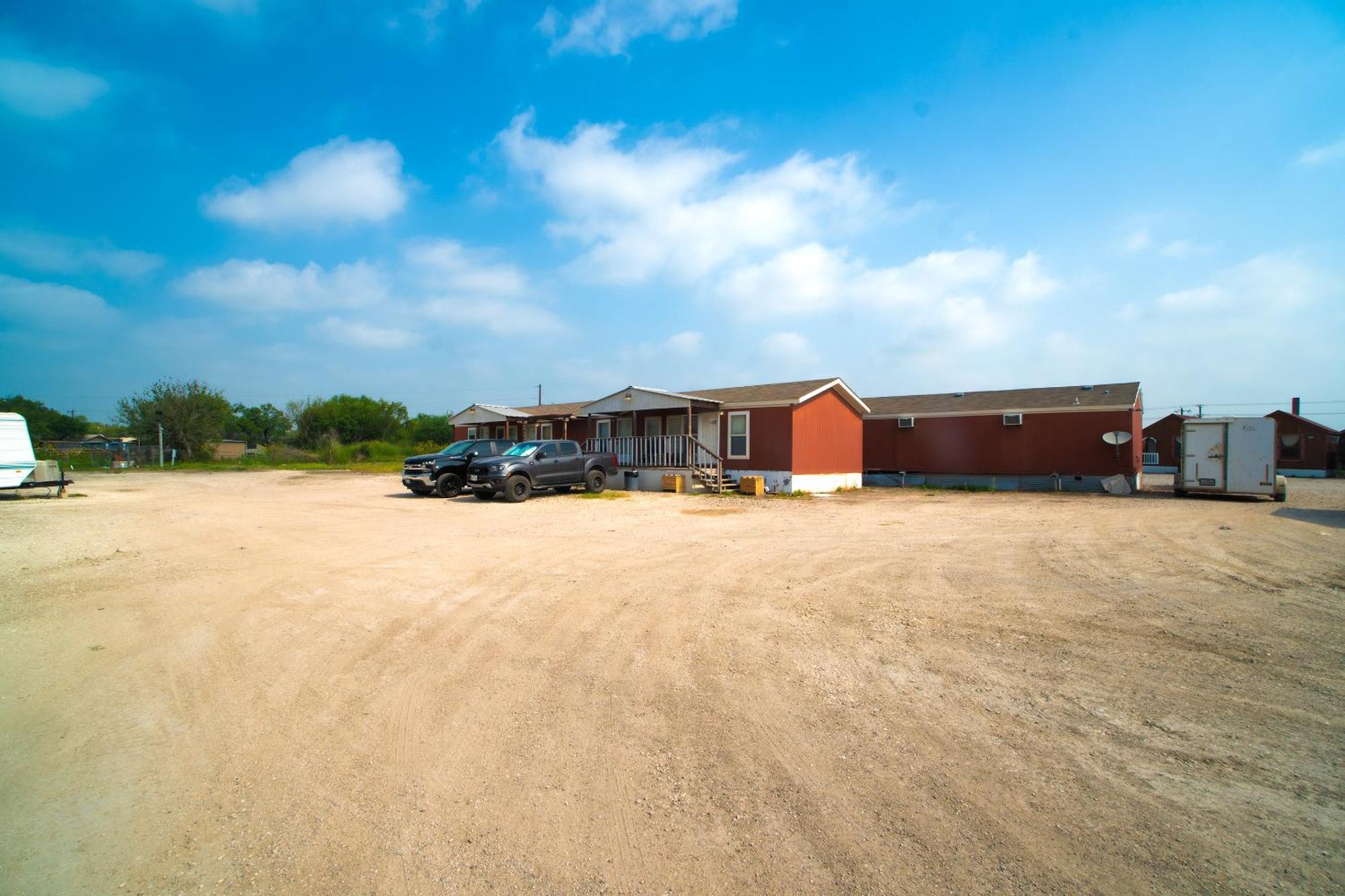 Tilden Grand Eagle Ford Lodge & Rv Park מראה חיצוני תמונה