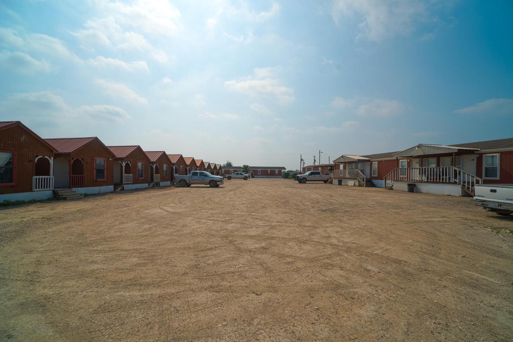 Tilden Grand Eagle Ford Lodge & Rv Park מראה חיצוני תמונה