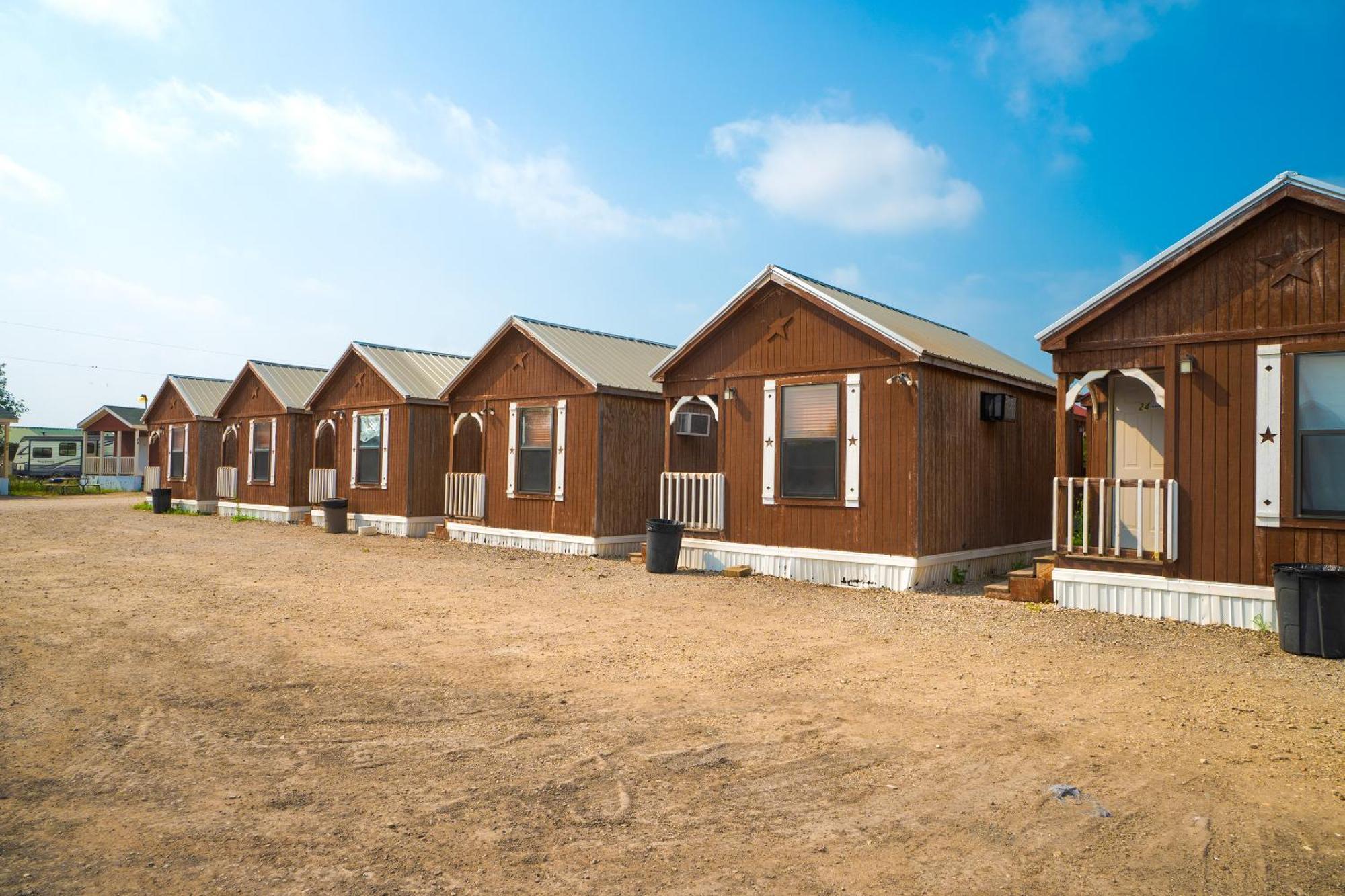 Tilden Grand Eagle Ford Lodge & Rv Park מראה חיצוני תמונה