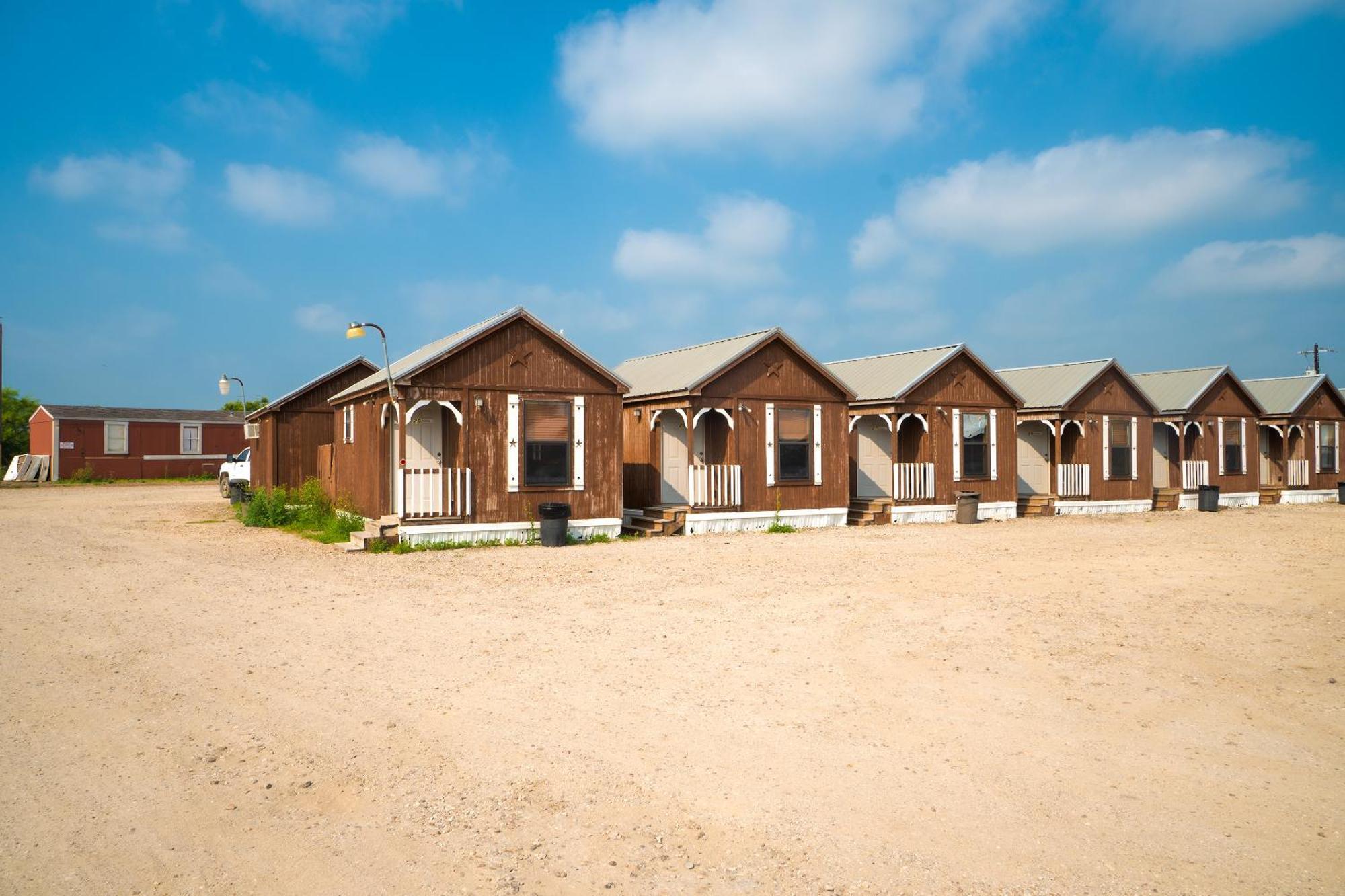 Tilden Grand Eagle Ford Lodge & Rv Park מראה חיצוני תמונה