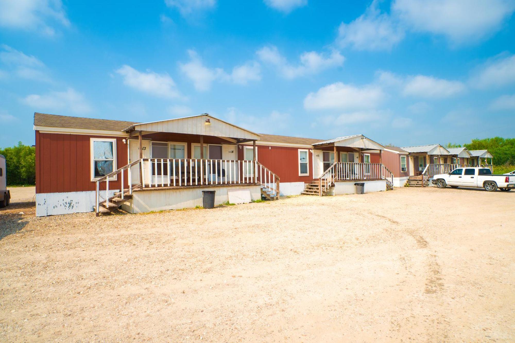 Tilden Grand Eagle Ford Lodge & Rv Park מראה חיצוני תמונה